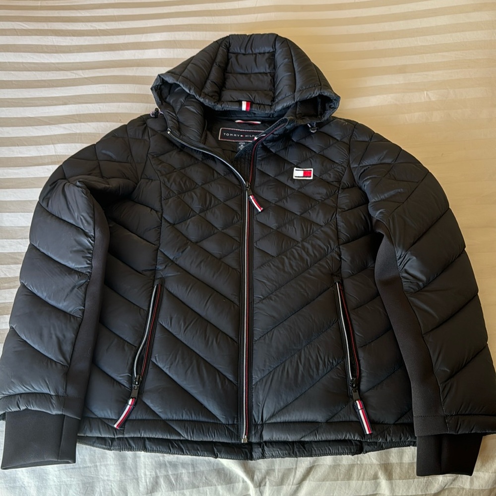 Tommy Hilfiger Women's Hooded Zip Front Short Packable Jacket